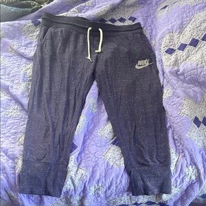Women’s Nike cropped sweatpants Large